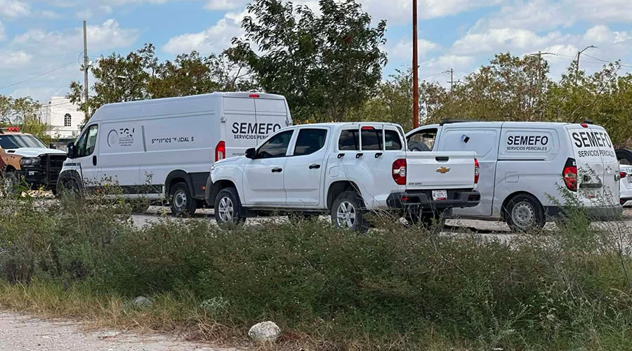 hallan-a-dos-personas-sin-vida-reynosa Autoridades acordonan el área donde hallaron a dos personas sin vida dentro de una camioneta en Reynosa.
