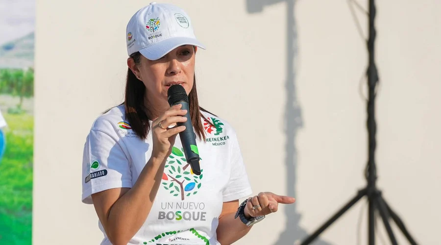 Heineken México suma esfuerzos para reforestar el Parque del Agua 7 Voluntarios de Heineken México participan en la reforestación del Parque del Agua