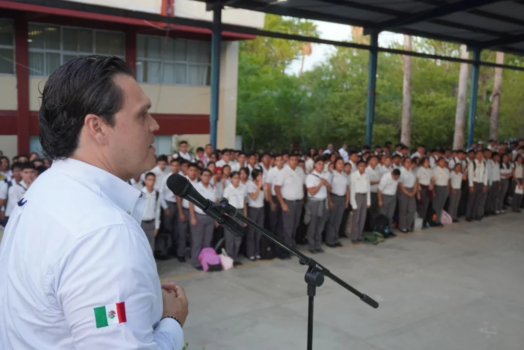 Refrendando su compromiso con la educación, HP participa en el inicio de ciclo escolar 1 hp escuela 2