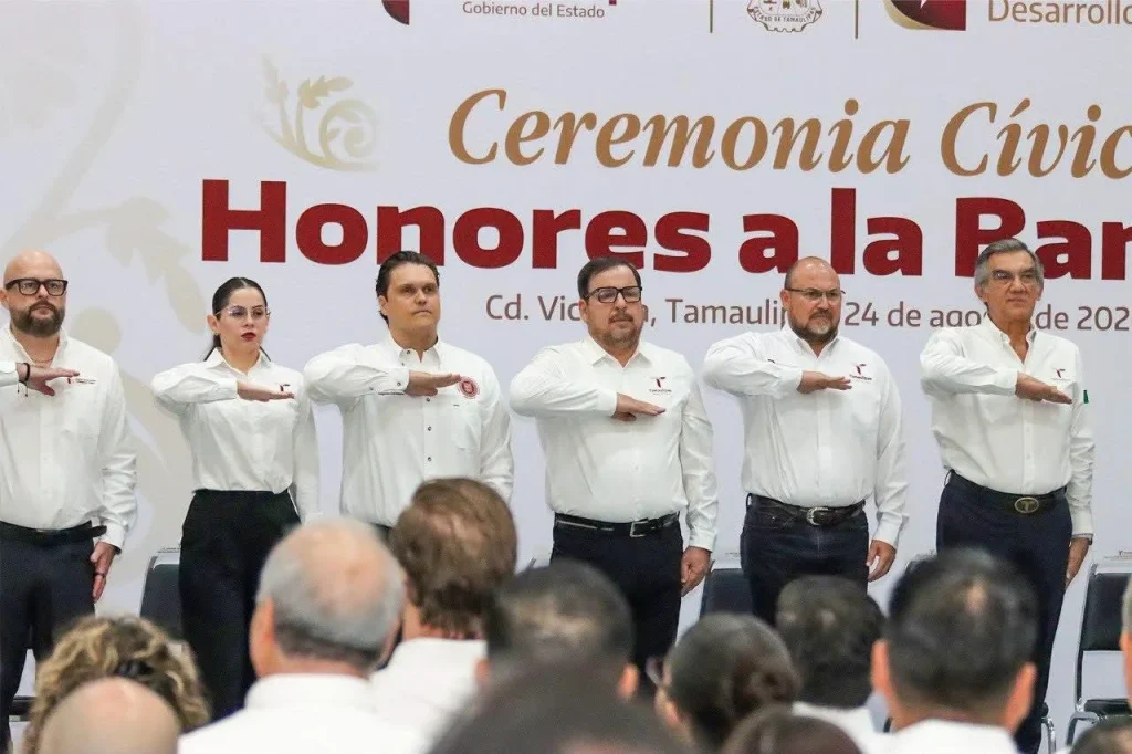 Humberto Prieto acude a ceremonia de honores a la Bandera junto al Gobernador 1 Humberto Prieto acude a ceremonia de honores a la Bandera junto al Gobernador