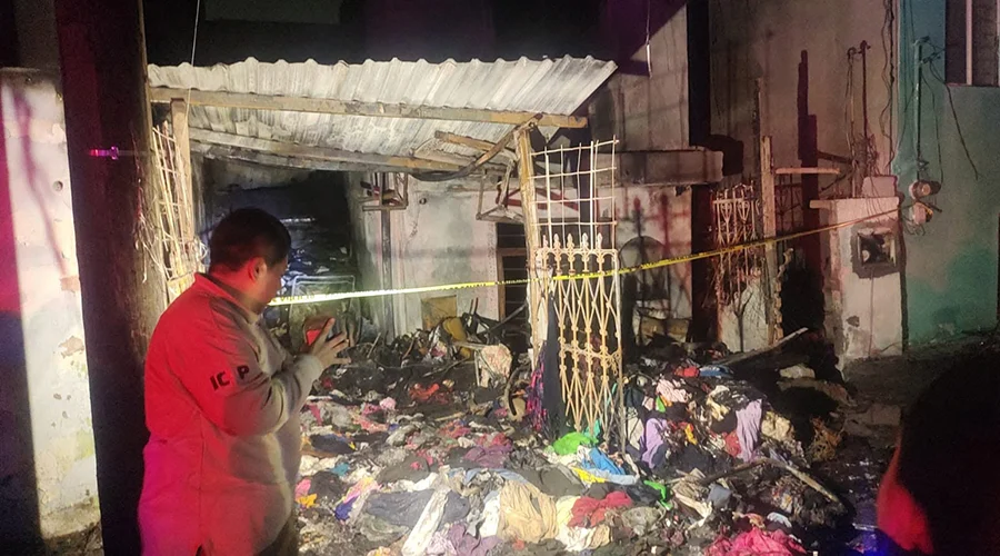 incendio-en-monterrey-fomerrey Rescatistas y bomberos atienden emergencia por incendio en Monterrey.