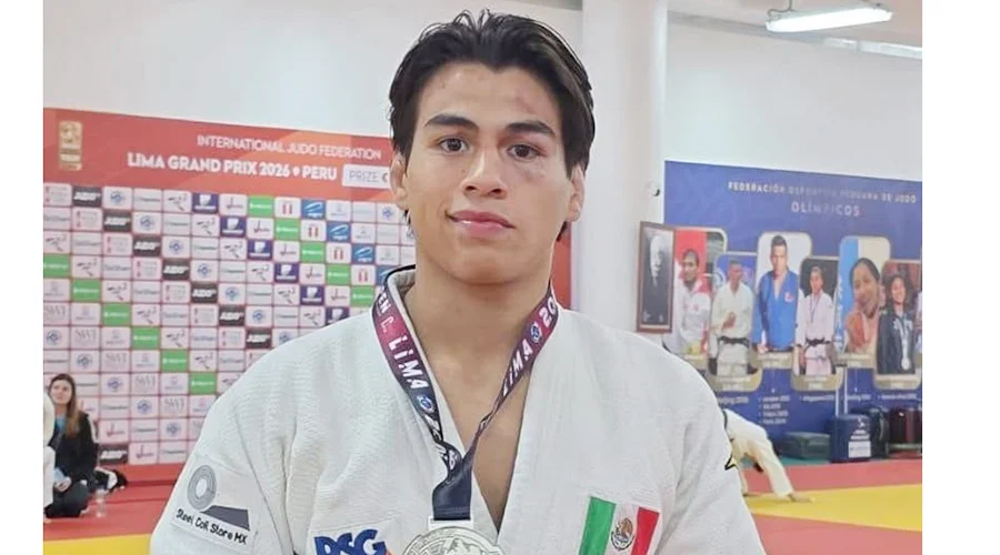 Deportista de la UAT gana plata en Panamericano de Judo 1 El deportista Lalo Sagastegui, estudiante de la UAT, celebra su medalla de plata en el Panamericano de Judo.