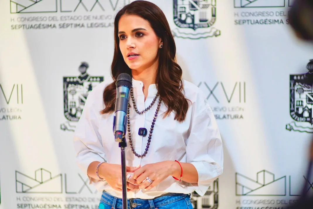 lorena-de-la-garza-informe La diputada Lorena de la Garza alista su Segundo Informe Legislativo en Nuevo León.