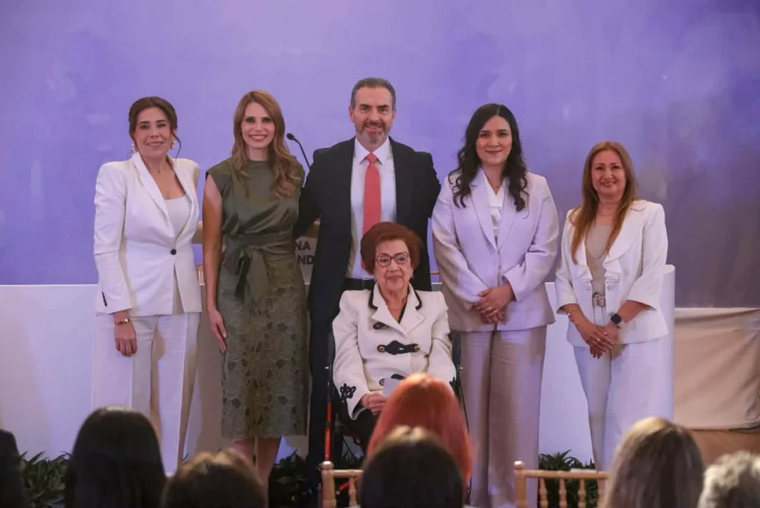 maria-elena-chapa-reconocimiento Entrega del reconocimiento María Elena Chapa a mujeres destacadas en Monterrey