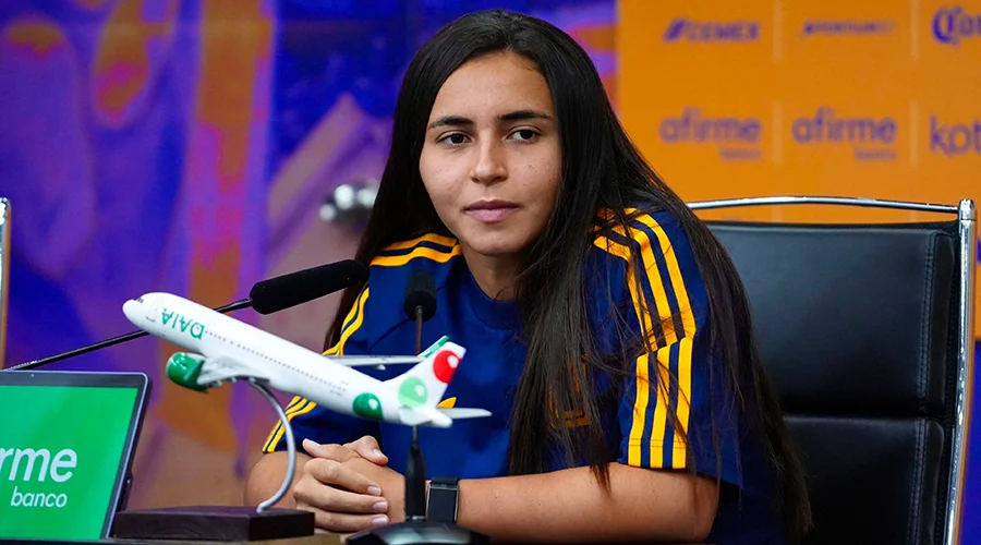 mariza-nascimento-tigres-femenil La futbolista Mariza Nascimento en conferencia de prensa con Tigres Femenil.