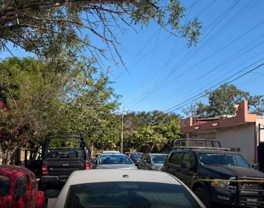 matrimonio-es-asesinado-ferrocarrilera-monterrey Autoridades acordonan el área donde un matrimonio es asesinado en la colonia Ferrocarrilera de Monterrey.