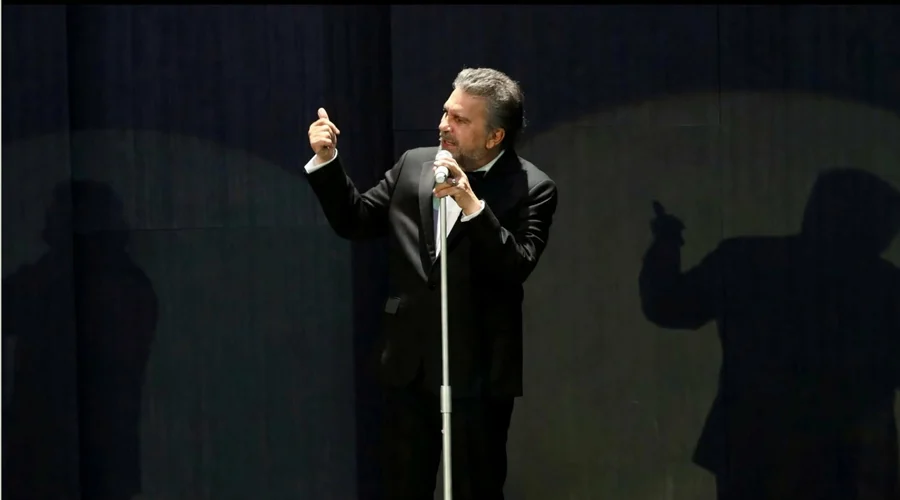 Mijares celebra 40 años de trayectoria con concierto sinfónico en Monterrey 2 El cantante Manuel Mijares celebra 40 años de trayectoria durante su concierto sinfónico en Monterrey
