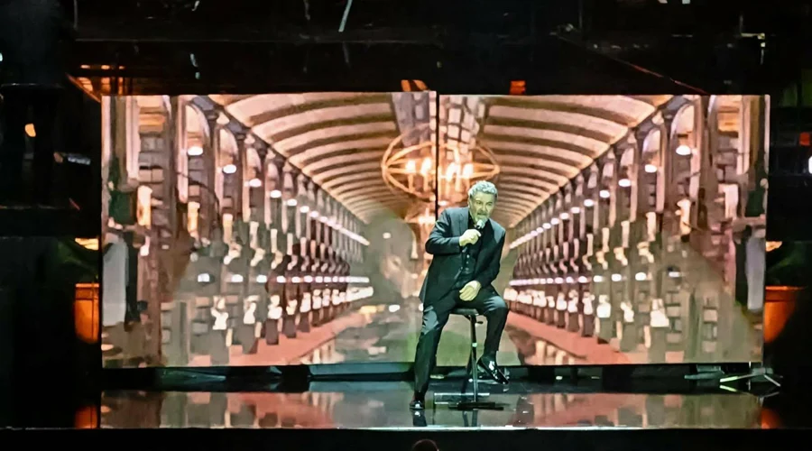 Mijares celebra 40 años de trayectoria con concierto sinfónico en Monterrey 1 El cantante Manuel Mijares celebra 40 años de trayectoria durante su concierto sinfónico en Monterrey