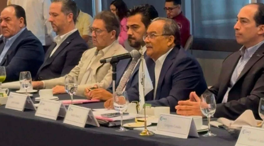 mijes-atraer-inversiones-nuevo-leon01 Andrés Mijes durante una reunión con empresarios proponiendo el Modo Sí para atraer inversiones a Nuevo León.