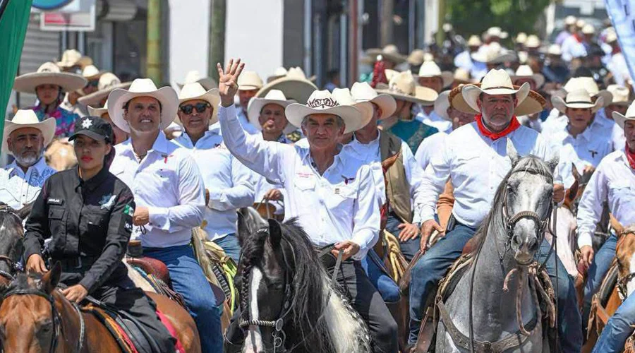 Prieto Herrera se suma en apoyo al gobernador 1 Herrera se suma en apoyo al gobernador durante la Cabalgata de la Unidad