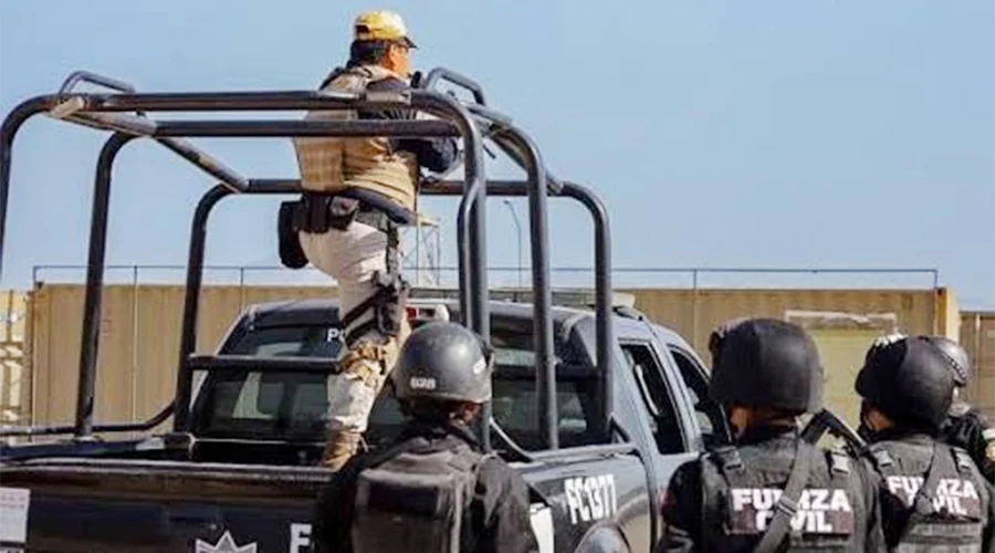 redobla-fc-vigilancia-carreteras Elementos de Fuerza Civil realizan operativos para que Redobla FC vigilancia en carreteras.