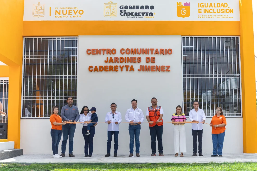 samuel-centro-comunitario-cadereyta Samuel García en la inauguración del centro comunitario en Jardines de Cadereyta.