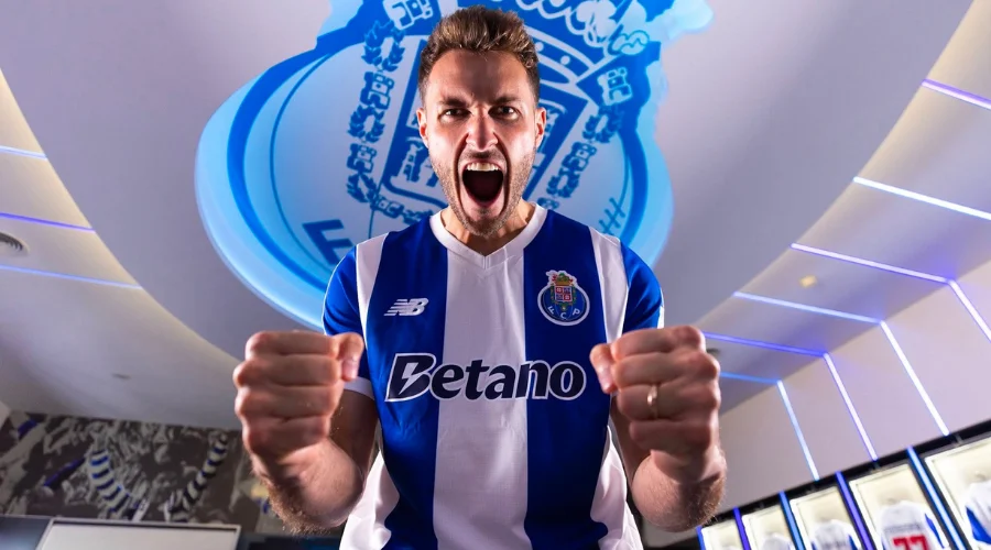 santiago-gimenez-jugara-porto