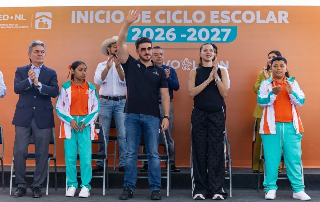 Samuel y Mariana inauguran Secundaria en Juárez; entregan artículos escolares 1 secundaria juarez 3