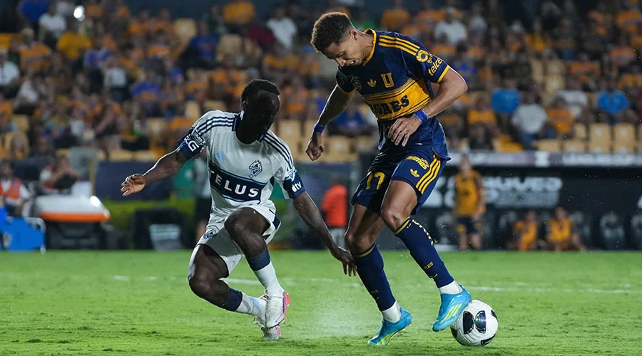 Tigres empata ante Vancouver y queda eliminado de Leagues Cup 2 Jugadores durante el partido en que Tigres empata ante Vancouver en la Leagues Cup.