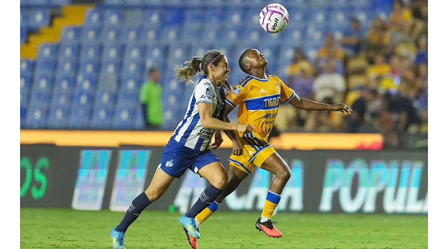 tigres-femenil-pachuca-estadio-universitario Jugadoras de Tigres Femenil celebrando un gol ante Pachuca en el Estadio Universitario.