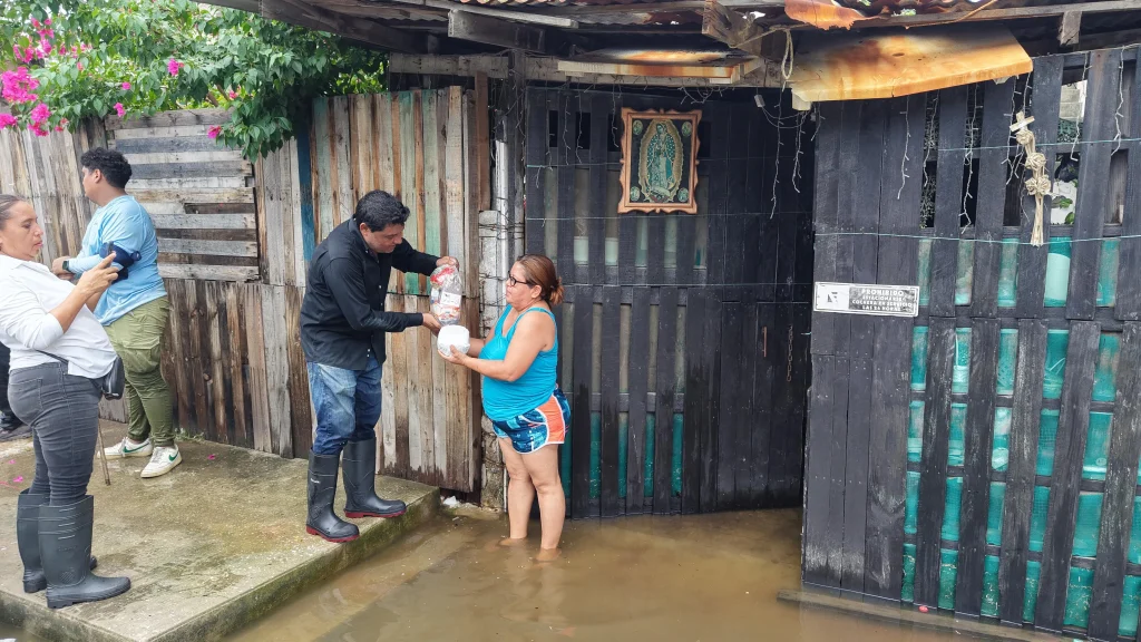 Mantiene Madero atención permanente a familias afectadas por lluvias 6 05efc3ef 7d27 4d00 a041 d97d5a57d7b4