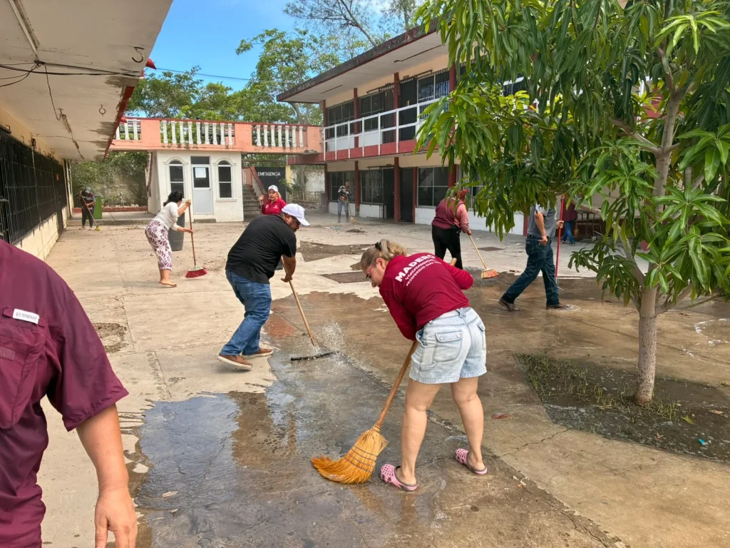 Mantiene gobierno de Madero atención a familias y escuelas tras lluvias atípicas 4 1ed551da abe1 4b89 8747 f59ce77bd398