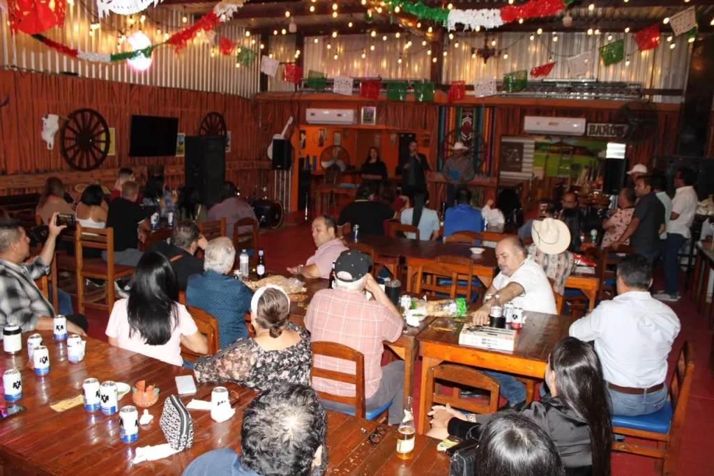 Marcelo Olán convive con locutores de Reynosa 2 26a57d71 245a 480b ba87 08e6066994ba