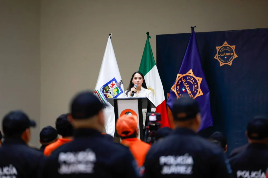 Reconocen la trayectoria y compromiso de policías de Juárez en su día 3 3a455df7 ed45 4637 b015 f8587d050023