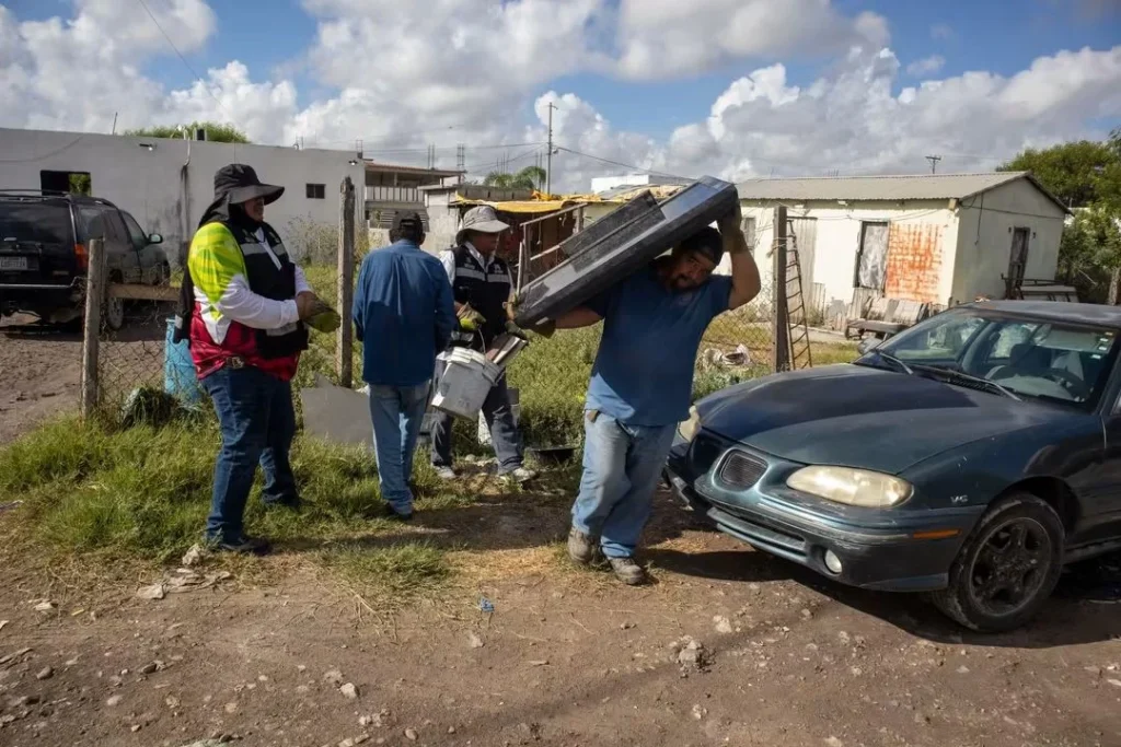 Beto Granados acerca salud y prevención a las familias en la colonia La Paloma 1 767c30e7 cb1f 459f be82 78deef98efb6