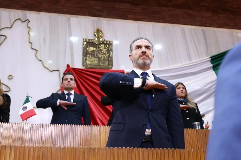 Aclaman como “¡Gobernador!” a Adrián de la Garza en el Congreso de Nuevo León 1 785991501 2038376506882741 4005209555293986108 n