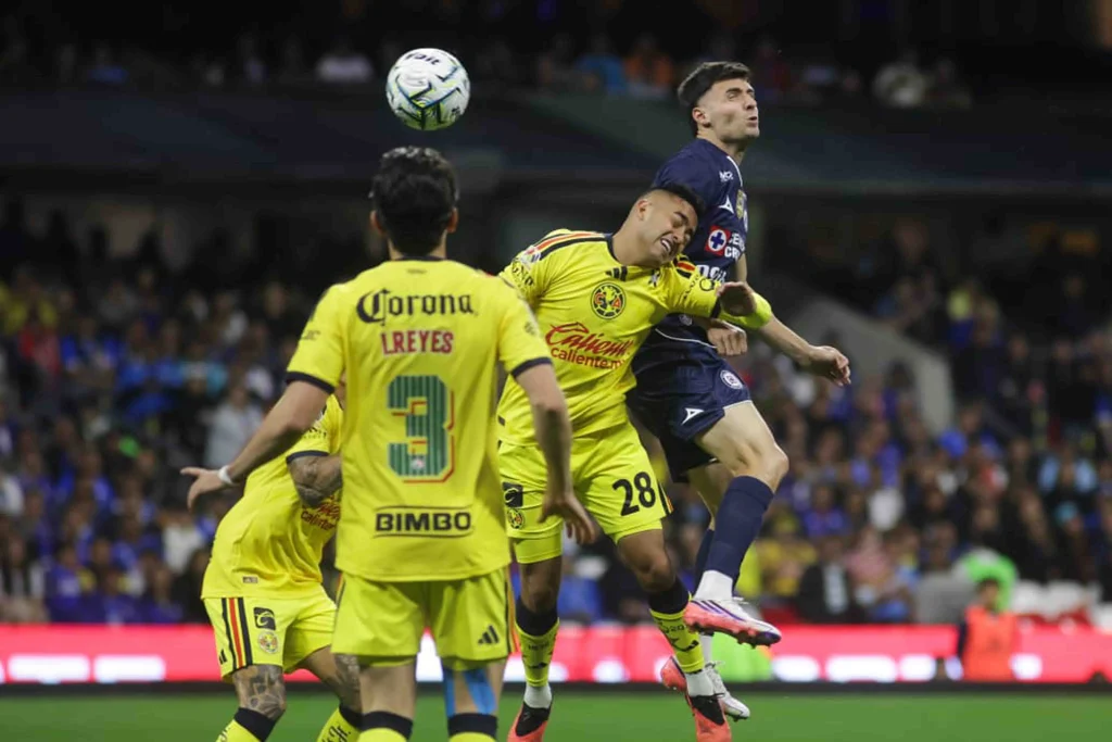 El retorno del rey: Cruz Azul vence 4-3 al América 1 786007 ite83lr785