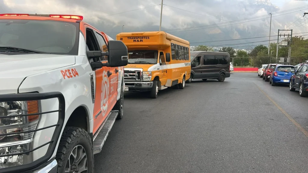 Niña sale proyectada de transporte escolar en Monterrey 1 787134116 2288338945272381 1754586997204289512 n