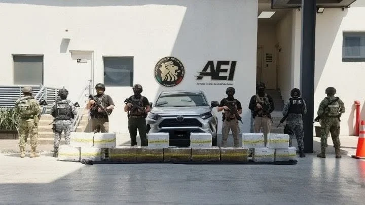 Aseguran ministeriales a balazos 200K de cristal; hay dos detenidos 3 791129269 1388998292903667 8976619641151576561 n