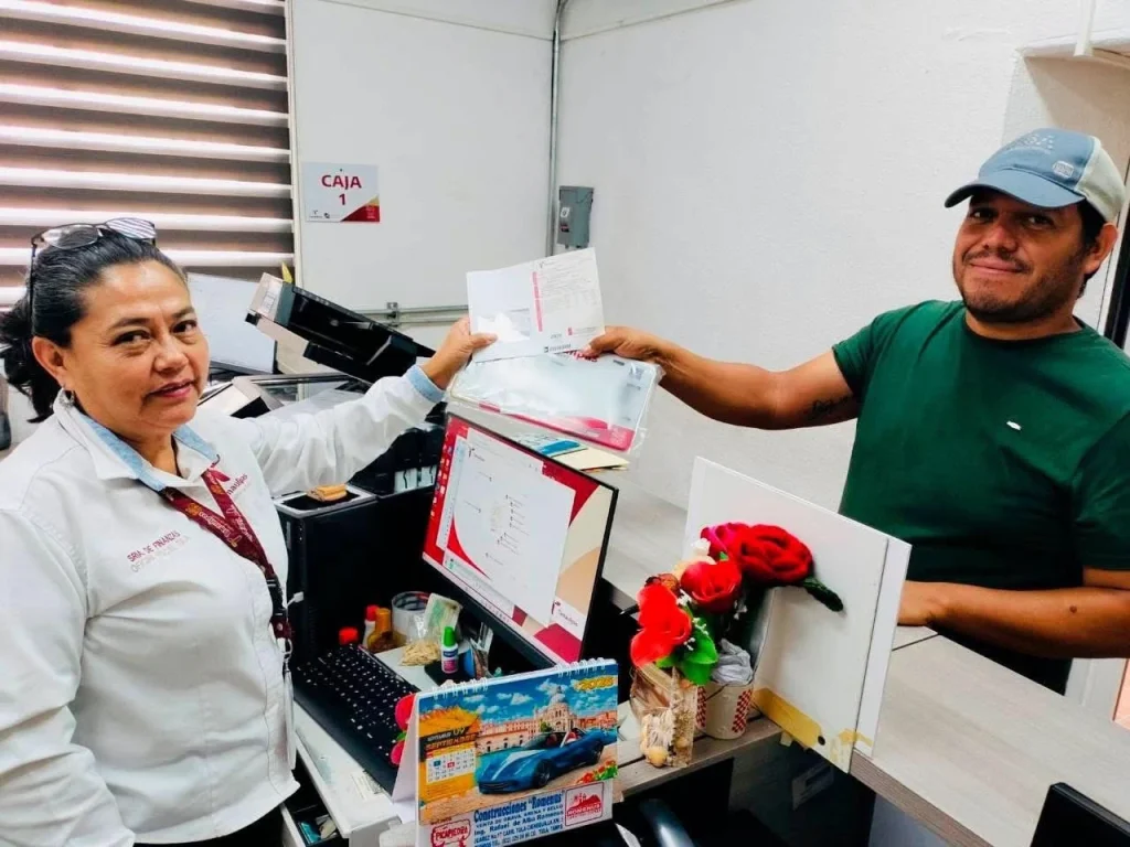 Realizan en Tula primer cambio de propietario de vehículo regularizado por decreto 1 792053015 816690238173817 7019638573047233287 n