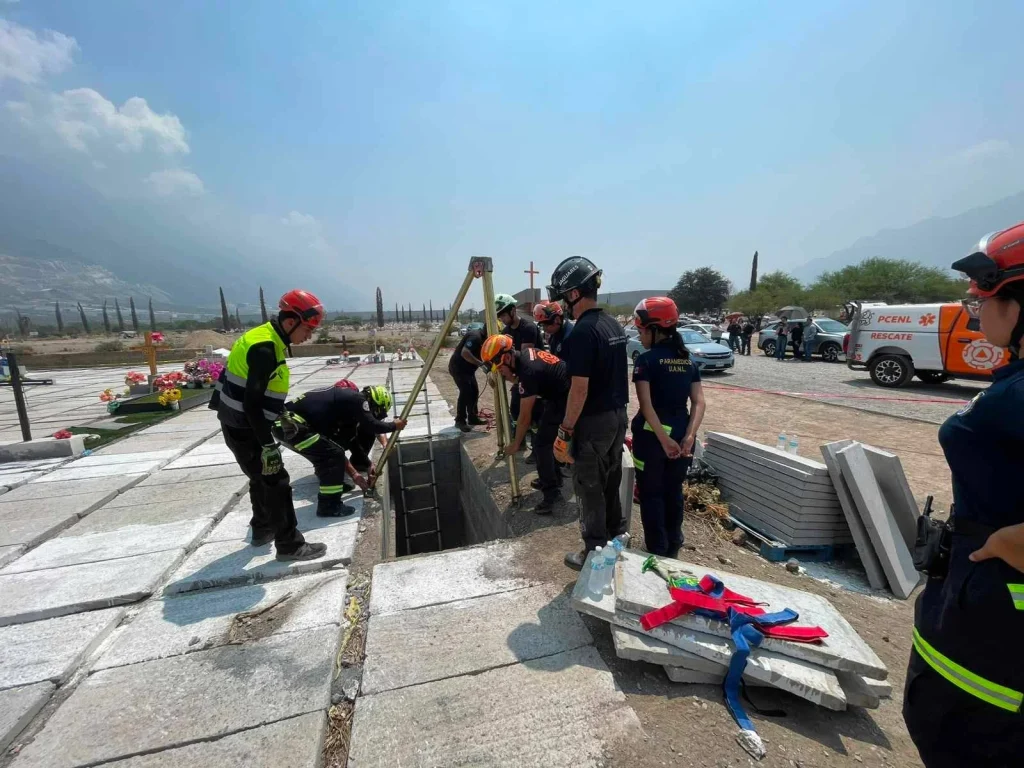 Cae mujer en tumba en Santa Catarina 1 792908589 1781895663144254 4334184907525814702 n