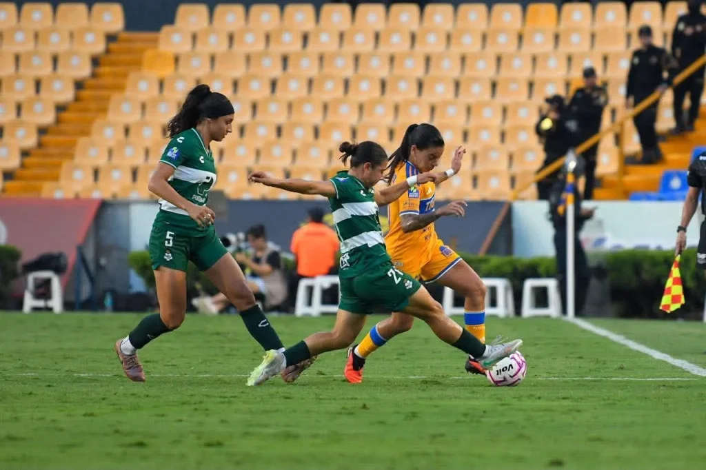 Tigres Femenil golea a Santos y sigue invicto en el torneo 8 796633309 1628602881967654 293441769507654277 n