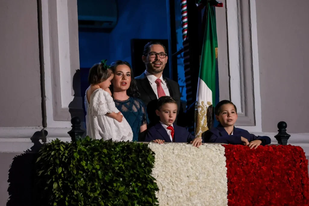 David de la Peña celebra a familias de Santiago en el 216 aniversario de la Independencia 4 801009565 1629628385211227 2380964366718958422 n