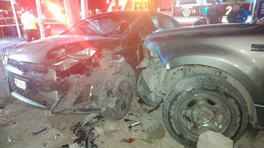 Impacta camioneta estacionada y mata a mujer en Monterrey 1 801962525 964898919194935 7658707858337957629 n