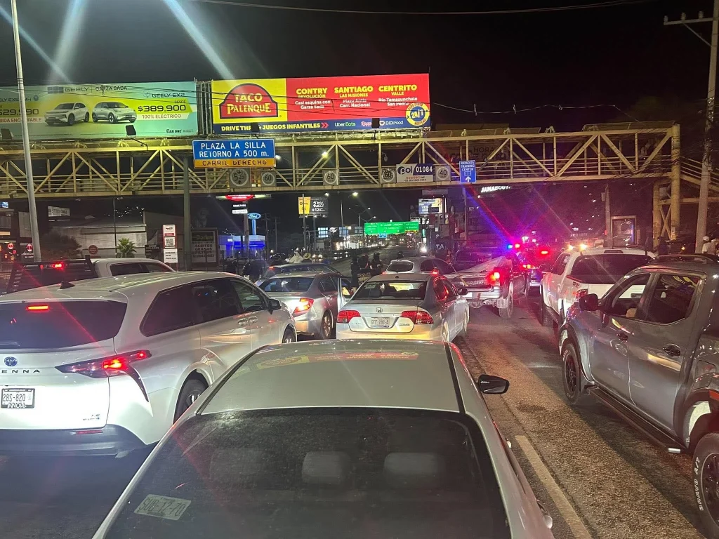 Bloquean en Monterrey la avenida Garza Sada por falta de luz (VIDEO) 2 801962553 1432644238961359 6712474652941131479 n