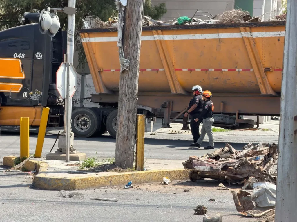 Impacta tren a trailer en Guadalupe 2 802029291 1043668928507662 8287807092195449658 n