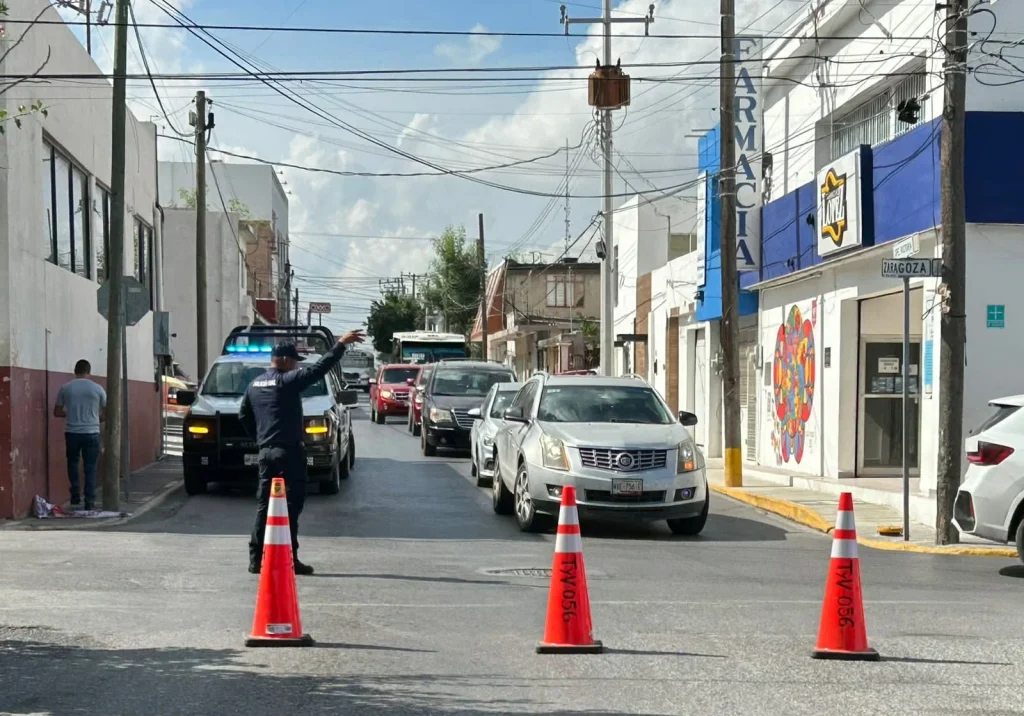 Camión derriba cables y deja sin luz a parte del Centro de Reynosa 1 806414807 1120198027105356 806468685366415667 n