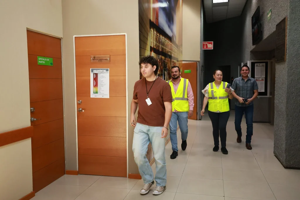 Evacúan a 163 personas del Congreso de Nuevo León durante simulacro nacional 2 807843023 1834201134420443 1332641625214069622 n