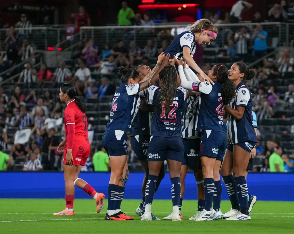 ¡Historia! Rayadas golea 10-0 a Necaxa 4 810593610 5045026599156139 4826673063521153692 n