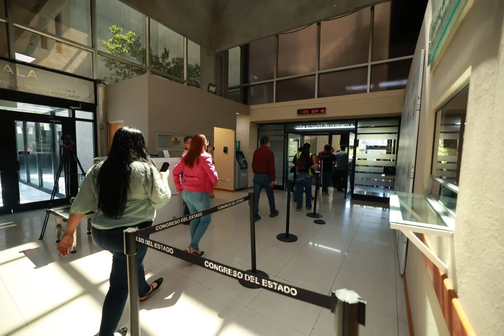 Evacúan a 163 personas del Congreso de Nuevo León durante simulacro nacional 1 811533558 1093011903250574 1350062858251341054 n