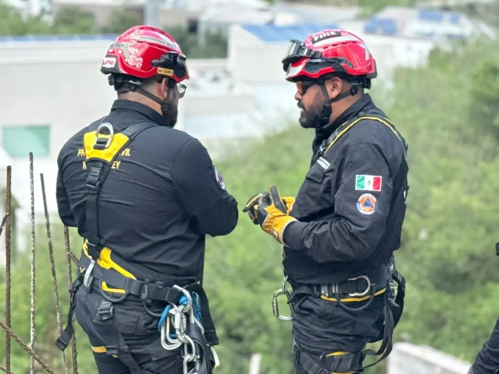 Cae hombre de barranco en Monterrey 2 813332297 1896400288389551 3729724716824775758 n