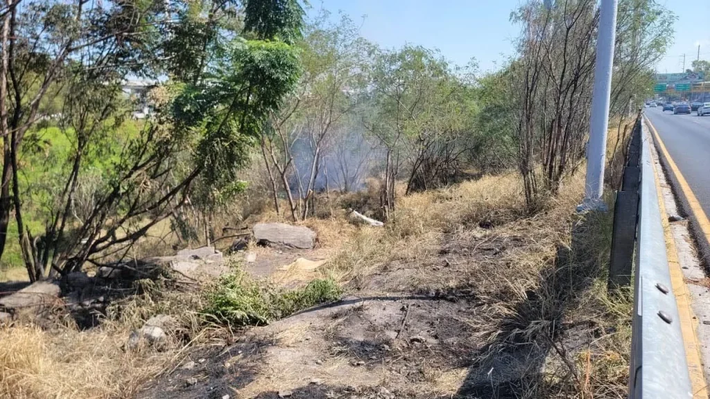 Incendio consume 300 metros cuadrados en el río Santa Catarina 2 815087946 1785108705957111 236106108291355854 n