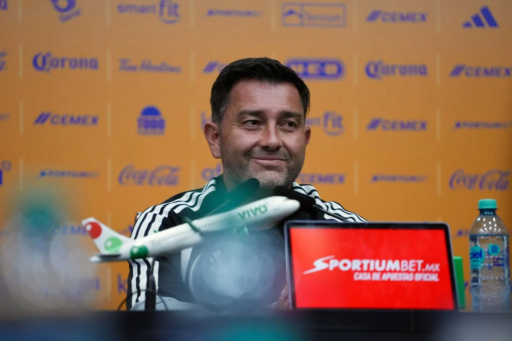 Afronta Pedro Martínez Losa las críticas: “sé el club en el que estoy” 2 825261016 1658419549034634 2406702104027630260 n