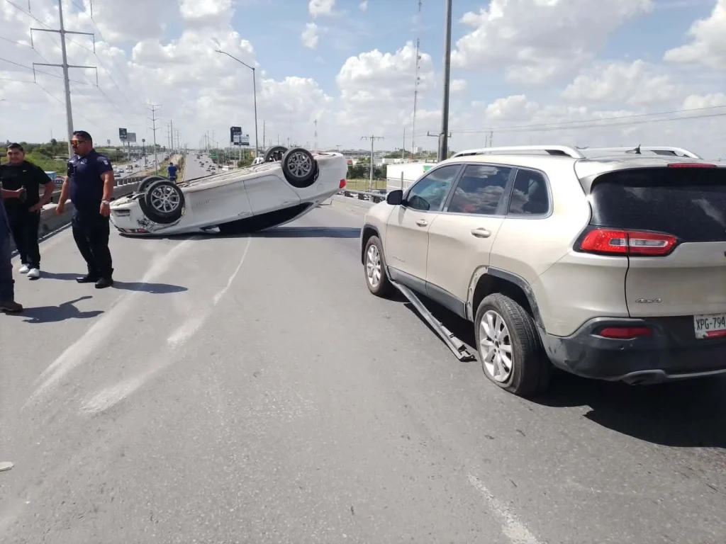 Volcadura deja un lesionado y congestionamiento vial 1 825309716 2571285956671911 8373953056951702063 n