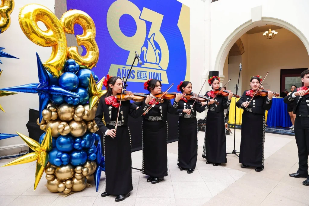 Encabeza Rector celebración por los 93 años de la UANL 2 825311277 1656714029298170 4216752940948638809 n