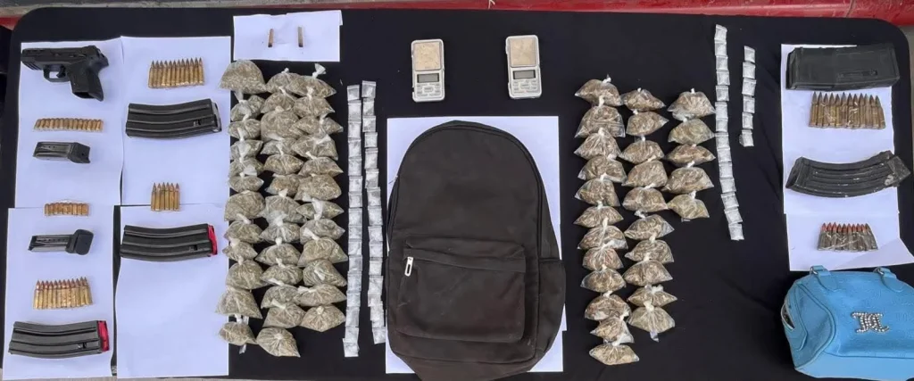 Detienen a pareja armada y con más de 110 envoltorios de droga en García 1 829225309 1644362907311042 2477429663675667566 n