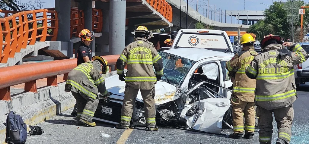 Trasladan a lesionado tras accidente en Morones Prieto 2 830433467 1486104156908339 2591161292528162282 n