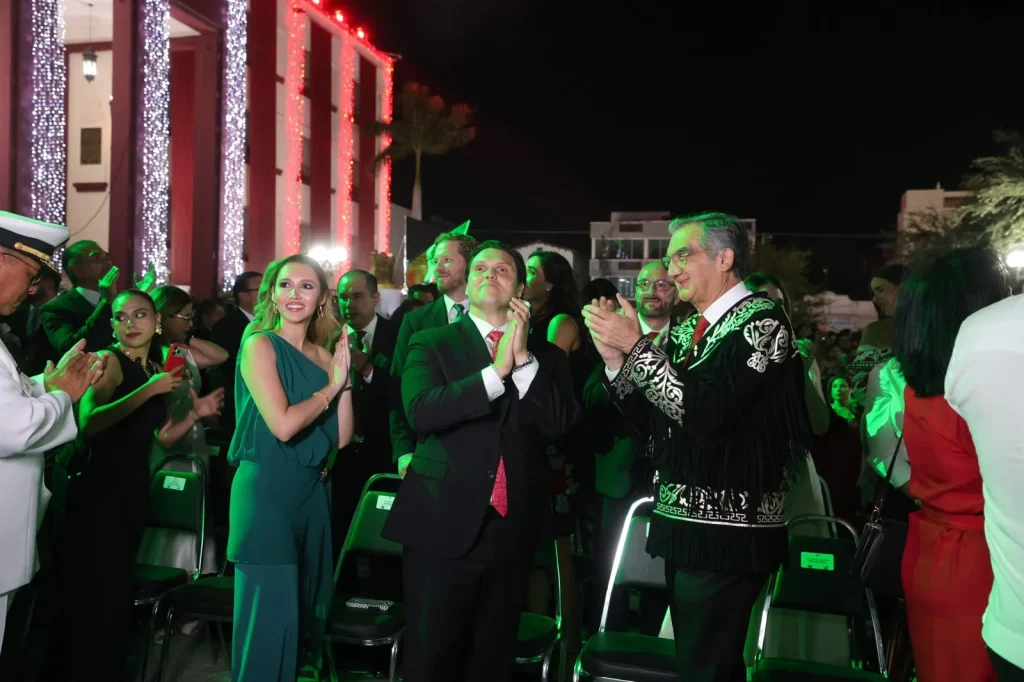 Celebra Humberto Prieto junto a Américo el 216 aniversario del inicio de la independencia mexicana 5 840000b0 96d7 4a16 b94e 1e9565821063