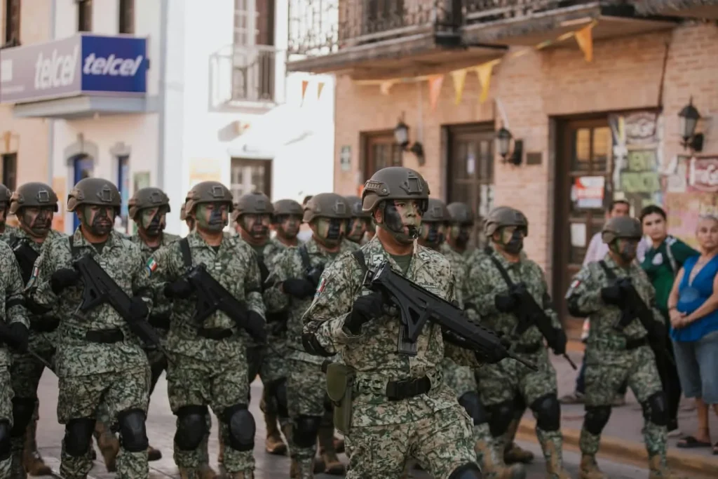 Beto Granados encabeza desfile Cívico Militar por el 216 aniversario de la Independencia de México 4 86f629a9 ec10 4c91 b175 4261e84d7286
