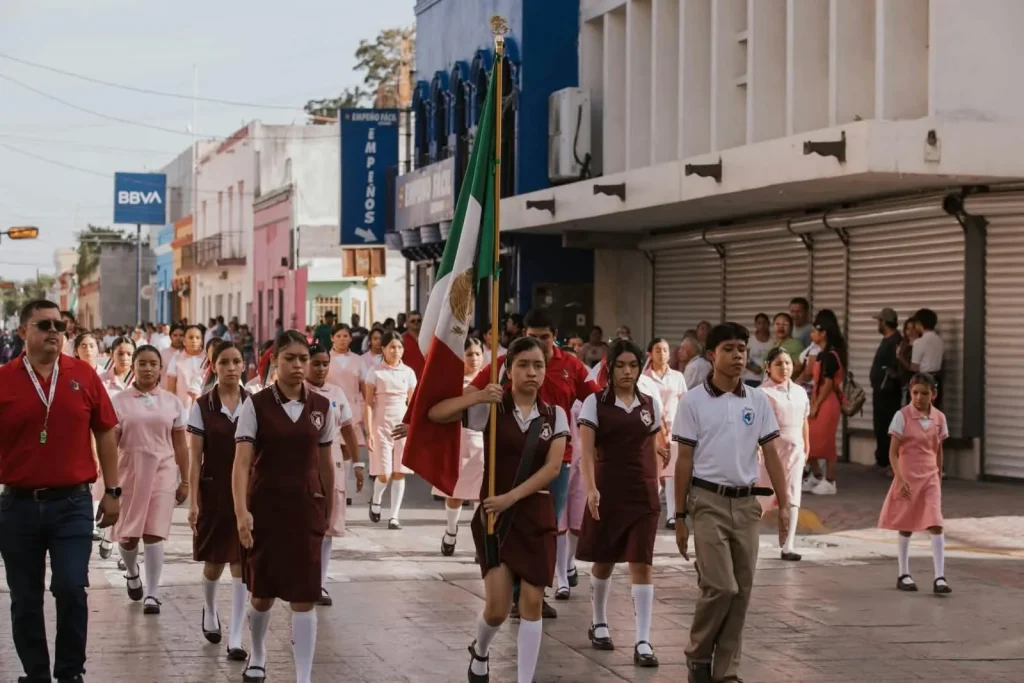 Beto Granados encabeza desfile Cívico Militar por el 216 aniversario de la Independencia de México 1 8ccc49de be0b 4ed8 8ae2 1403d193c4bc